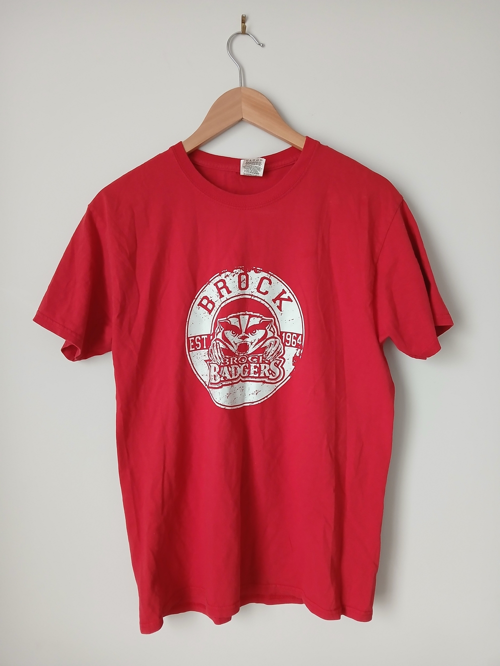 Brock Badgers T-Shirt Mens M Red Distressed Vintage Graphic Fruit of the Loom